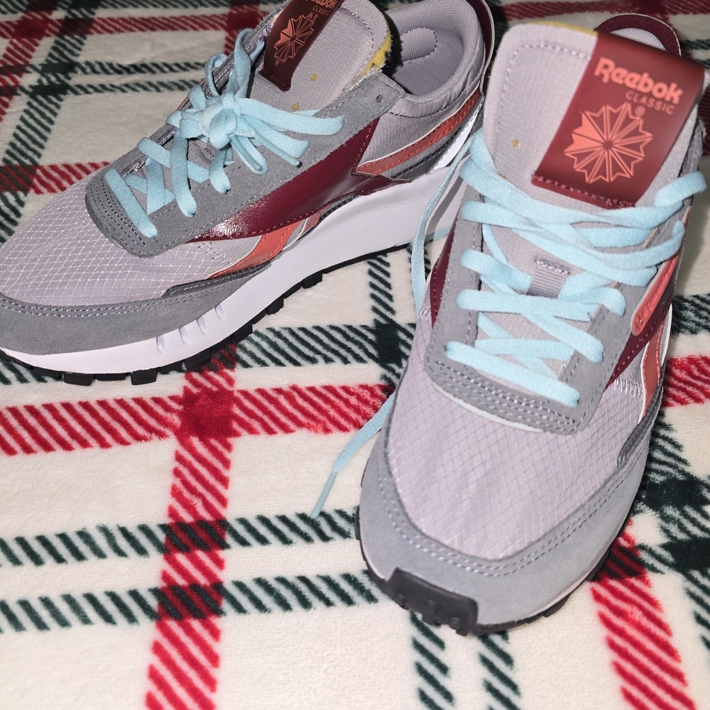 Reebok Women's Sneakers in Gray, Red, and Blue - Picture 3 of 9